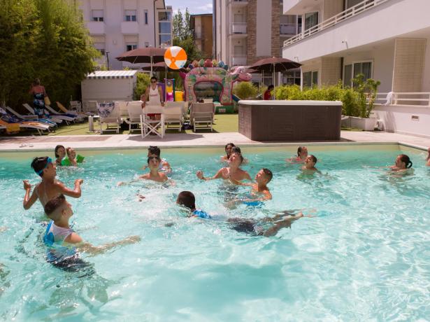 hotelmokambo it offerta-settembre-all-inclusive-in-family-village-con-piscina-a-cesenatico 011