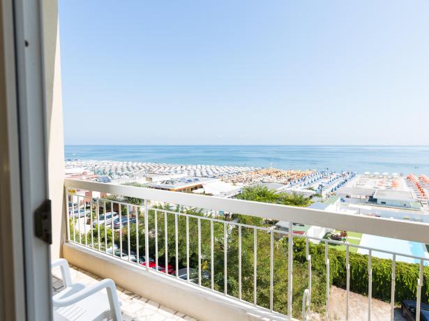 hotelmokambo it offerta-vacanza-breve-di-settembre-in-hotel-a-cesenatico-con-piscina 014