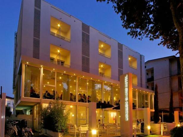 hotelmokambo it offerta-luglio-per-coppie-in-design-hotel-cesenatico-sul-mare 011