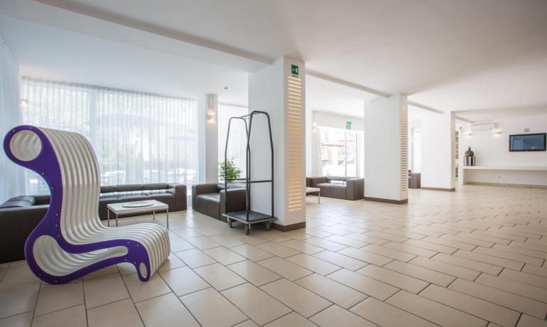 hotelmokambo en july-offer-for-couples-in-design-hotel-in-cesenatico-by-the-sea 007