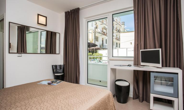 hotelmokambo en hotel-for-couples-cesenatico-with-pool-and-private-beach 005