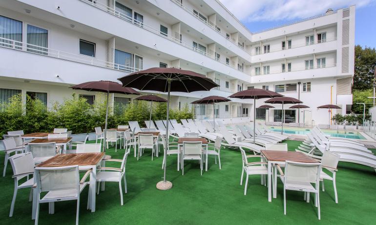 hotelmokambo de gelegenheiten-im-august-in-einem-low-cost-hotel-in-cesenatico-mit-pool 005